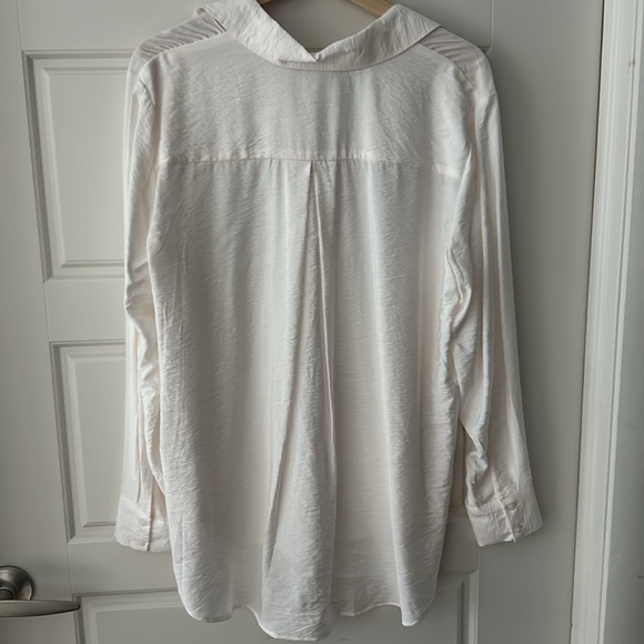 Cupcakes and Cashmere blouse - Picture 3 of 4